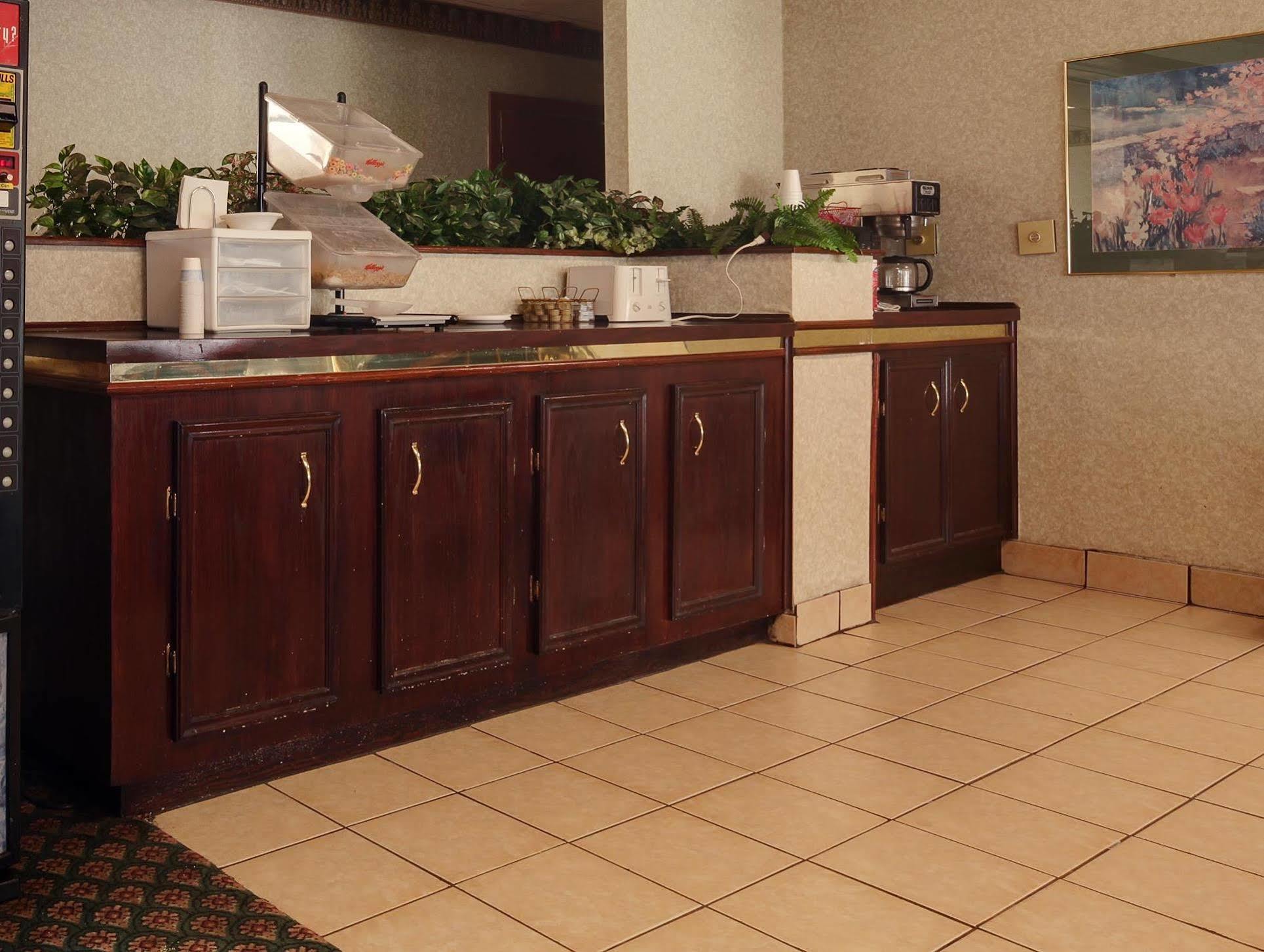 Americas Best Value Inn Marshall Bel Air Exterior photo